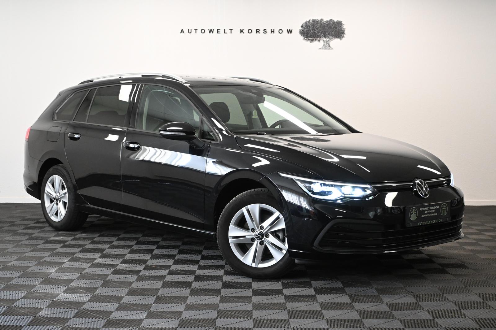 Volkswagen Golf VIII *IQ-LIGHT *HUD *PANO *AHK *ACC*CARPLAY