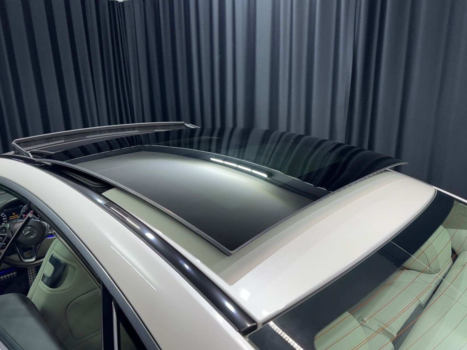 Fahrzeugabbildung Mercedes-Benz E 300 Coupe|AMG-LINE|WIDE-SCREEN|PANO|DESIGNO|