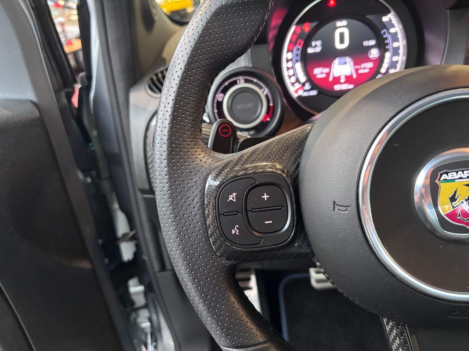 Fahrzeugabbildung Abarth 695C  Rivale  XENON LEDER ALU