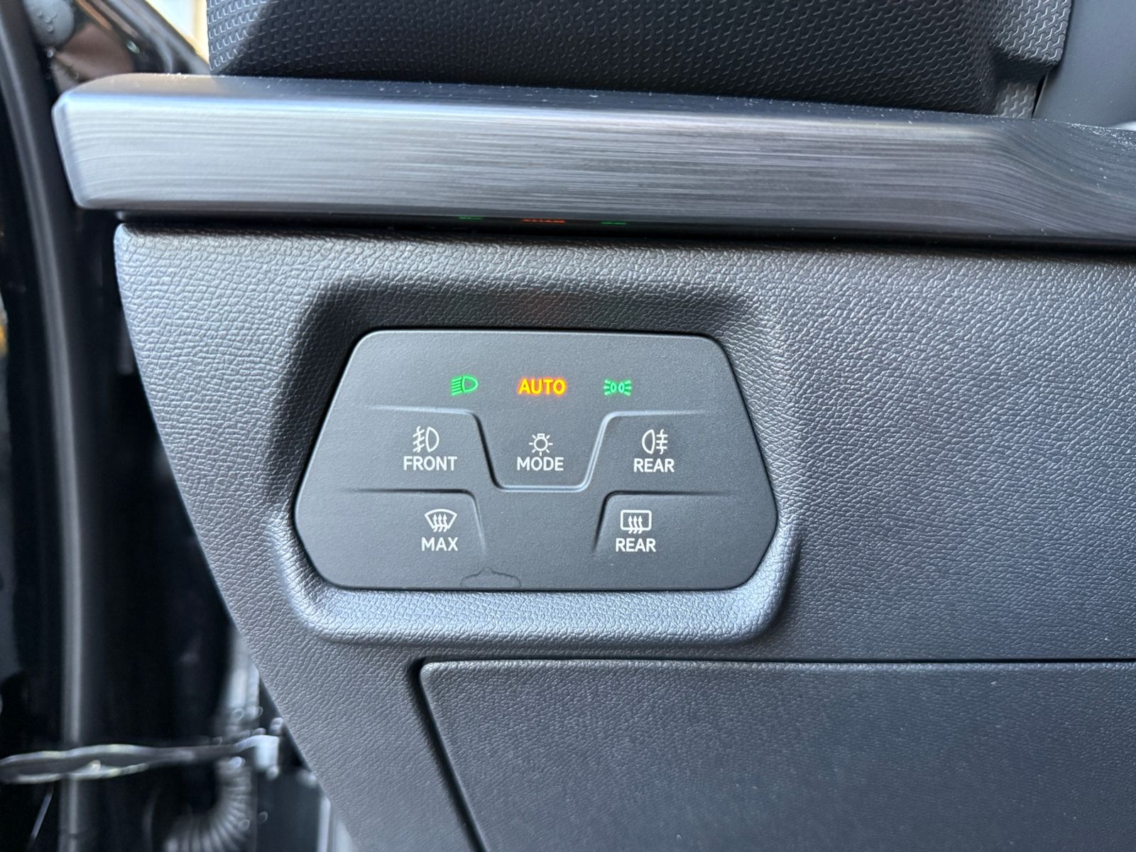 Fahrzeugabbildung CUPRA Leon 1.4 e-Hybrid VZ SHZ NAVI DAB