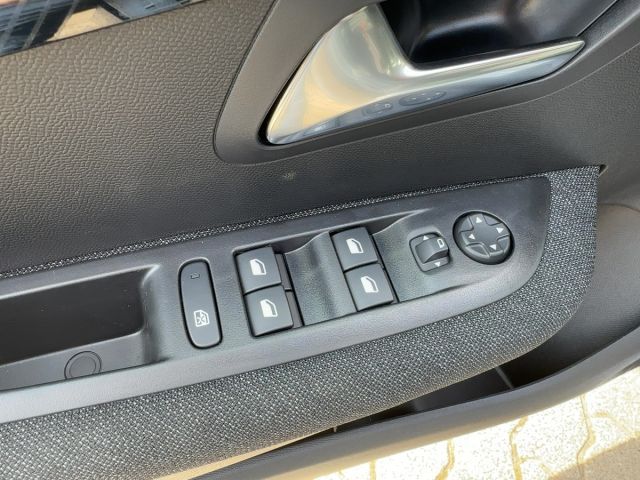 Foto Nummer 12: PEUGEOT 208