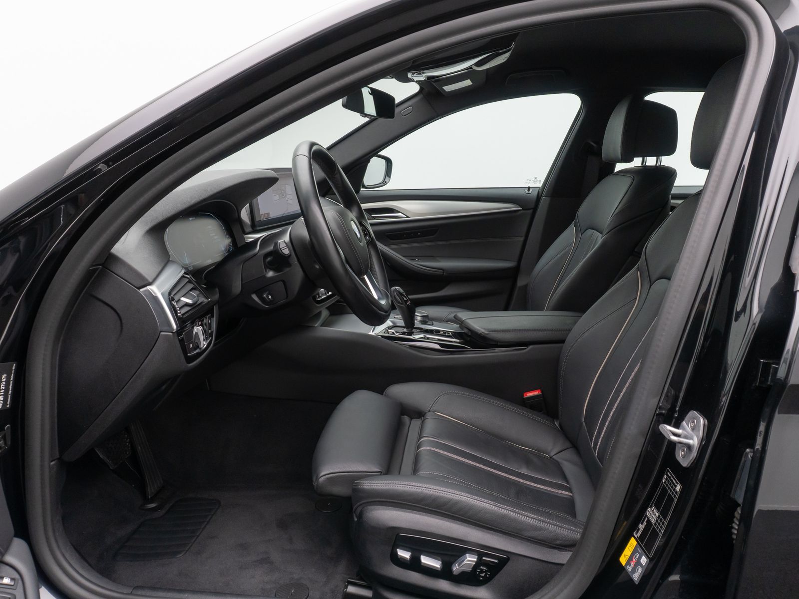 Fahrzeugabbildung BMW 530e xD Kamera DAB DisplKey HiFi Alarm 4*Klima