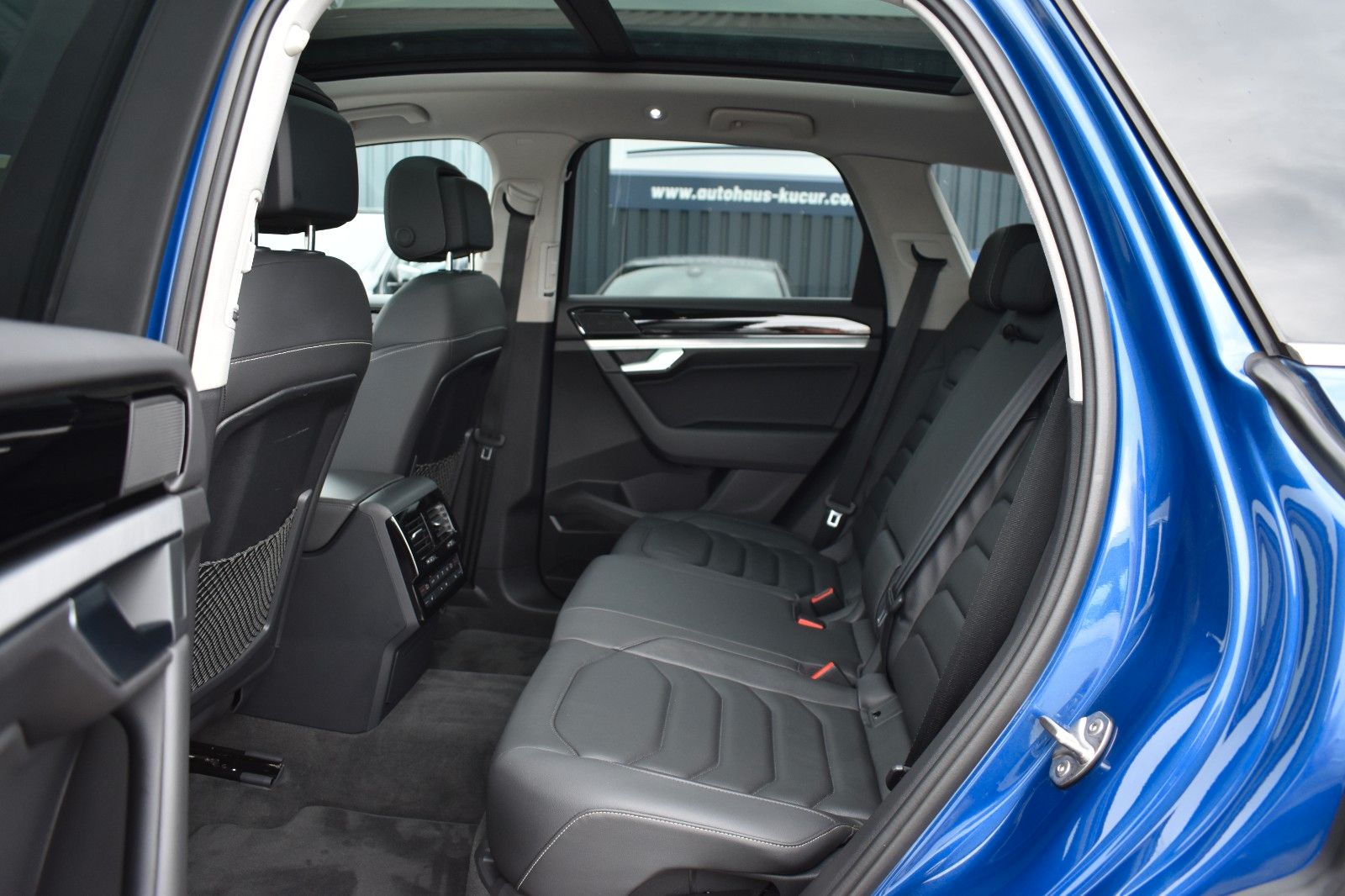 Fahrzeugabbildung Volkswagen Touareg Elegance 4Motion Liveco AHK Panorama Key