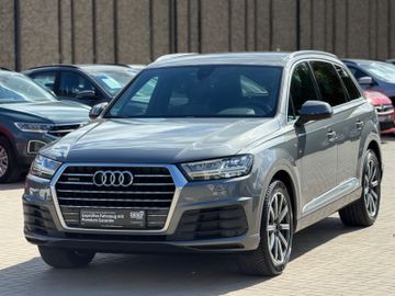 Audi Q7 - 1