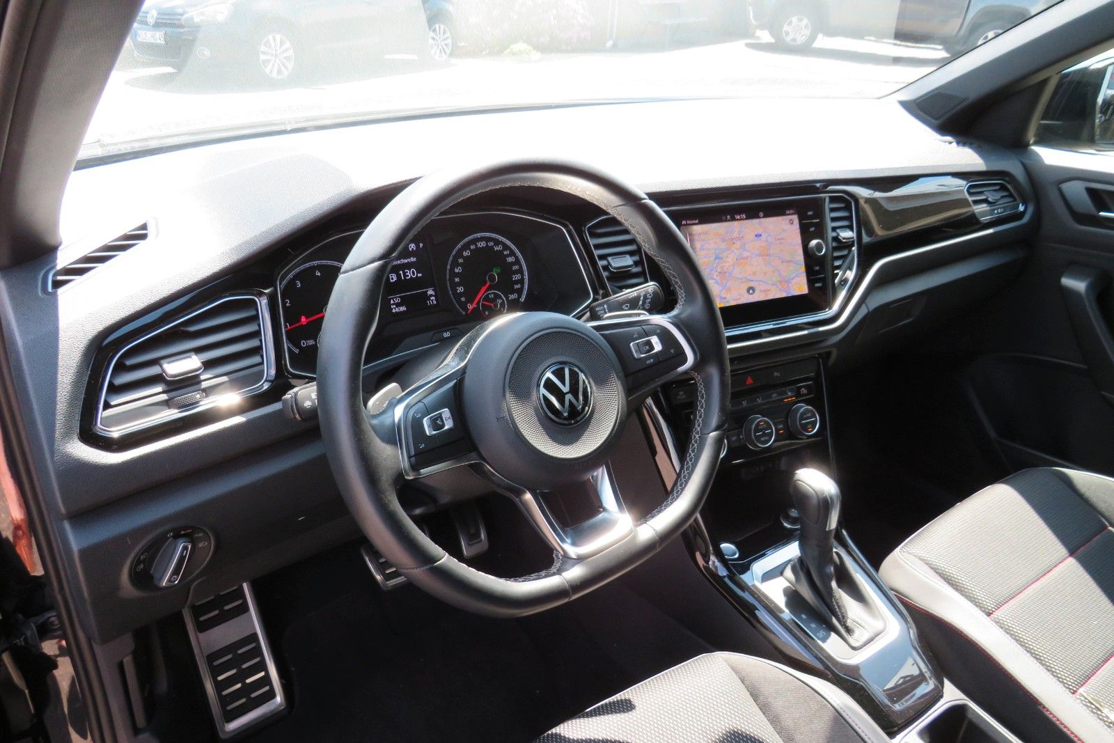 Fahrzeugabbildung Volkswagen T-Roc R-Line Sport DSG LED PDC NAVI 19`BLACK 1.H