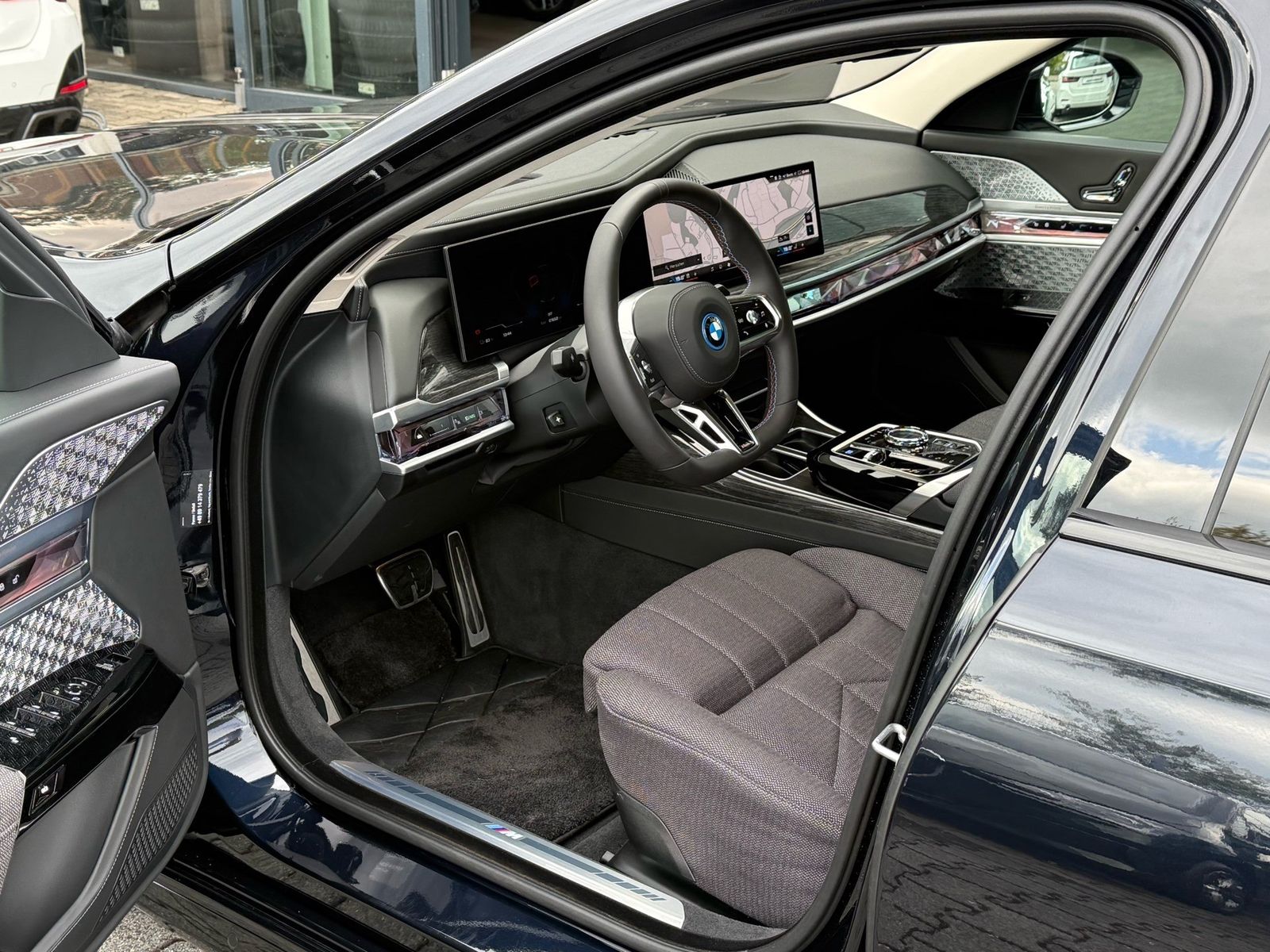 BMW i7 M70 xDrive M Sport ExecutiveLoungeSeating u foto 5
