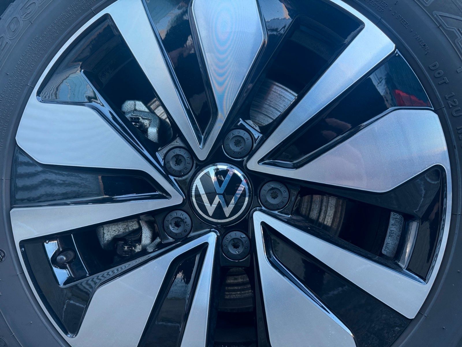 Fahrzeugabbildung Volkswagen Golf VIII Lim. Move 1.5 eTSI