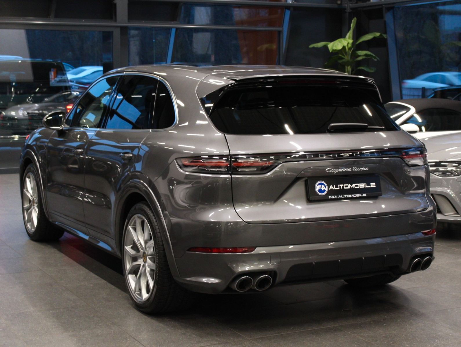 Fahrzeugabbildung Porsche Cayenne Turbo Sport Chrono*Sport Design*VOLL