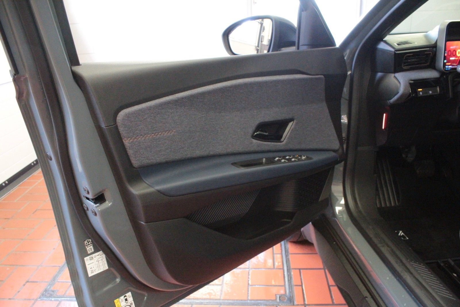 Fahrzeugabbildung Renault R 4 E-Tech 150 Comfort Range Techno Winter-Paket