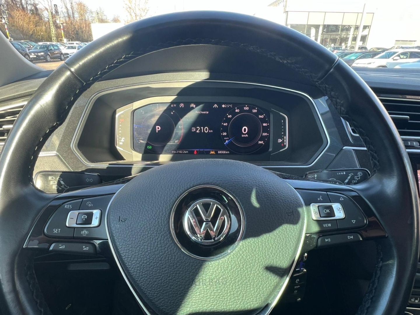 Tiguan 2.0TDI 4M DSG Highline R-LINE*NAVI*ASSIST