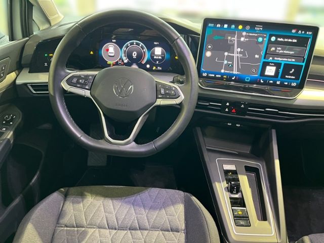Fahrzeugabbildung Volkswagen Golf 1.5 eTSI DSG LIFE PANORAMA NAVI GJR HUD