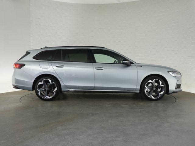Superb COMBI SPORTLINE iV DSG+AHK+NAVI+SITZ-/LEN