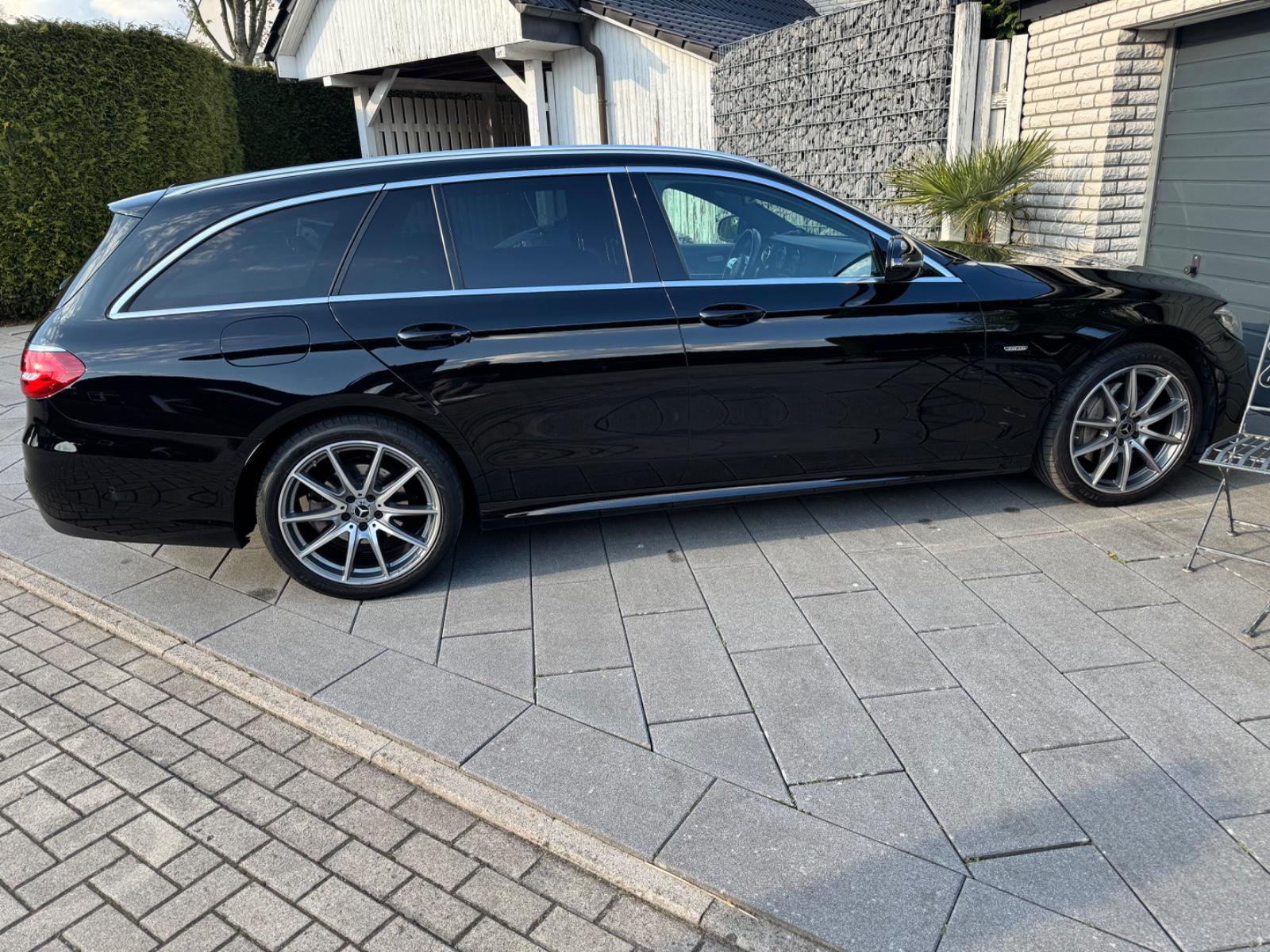 Mercedes-Benz E 200 T Autom. AMG Line Mild Hybrid 