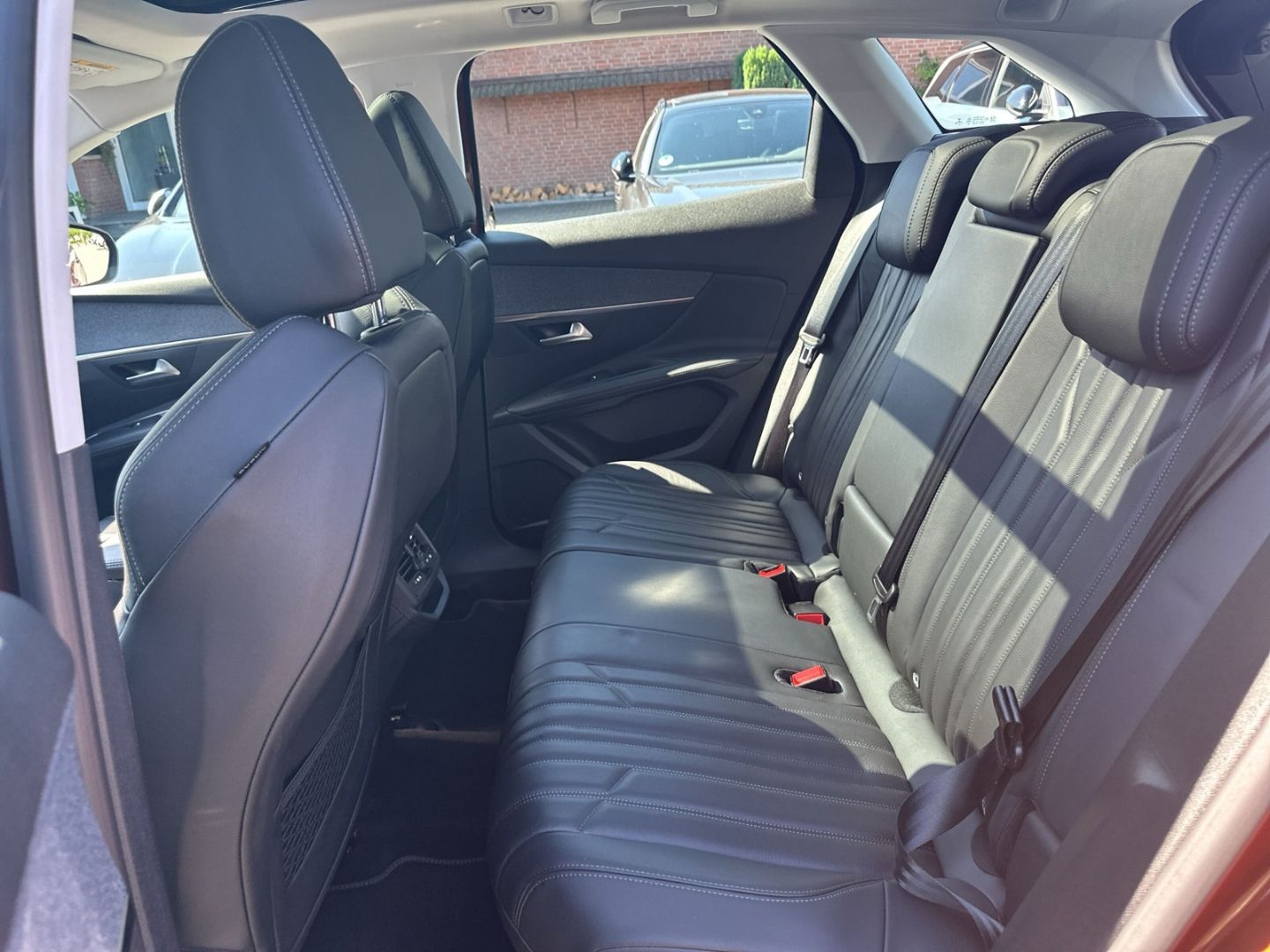Fahrzeugabbildung Peugeot 3008 1.5 Allure BlueHDi 130 EAT8 StandHZG AHK