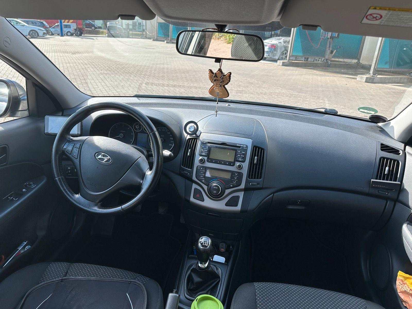 Hyundai i30 2011 — photo 10