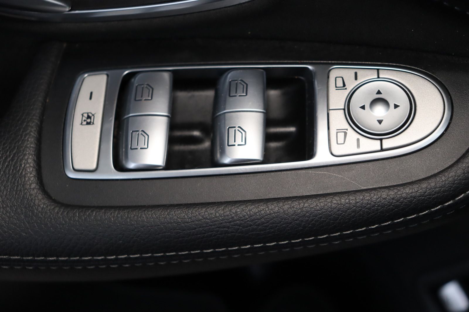 Fahrzeugabbildung Mercedes-Benz C 180 CGI Exclusive * Navi * Sitzhzg * TOP