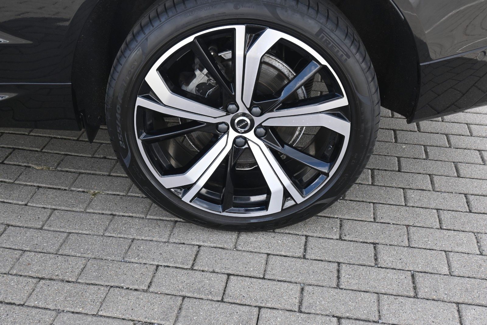 Fahrzeugabbildung Volvo XC60 B5 D AWD Ultimate Dark*STDHZG*360°LUFT*ACC