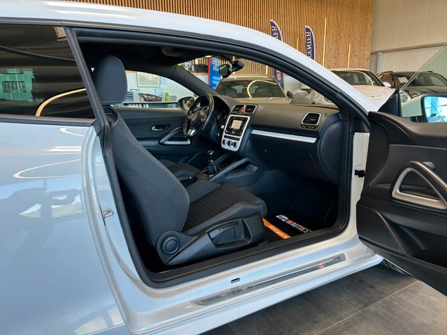 Volkswagen Scirocco 1.4 TSI *BiXenon*Navi*Sitzh*PDC*