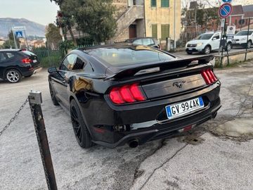 Ford Mustang - 4