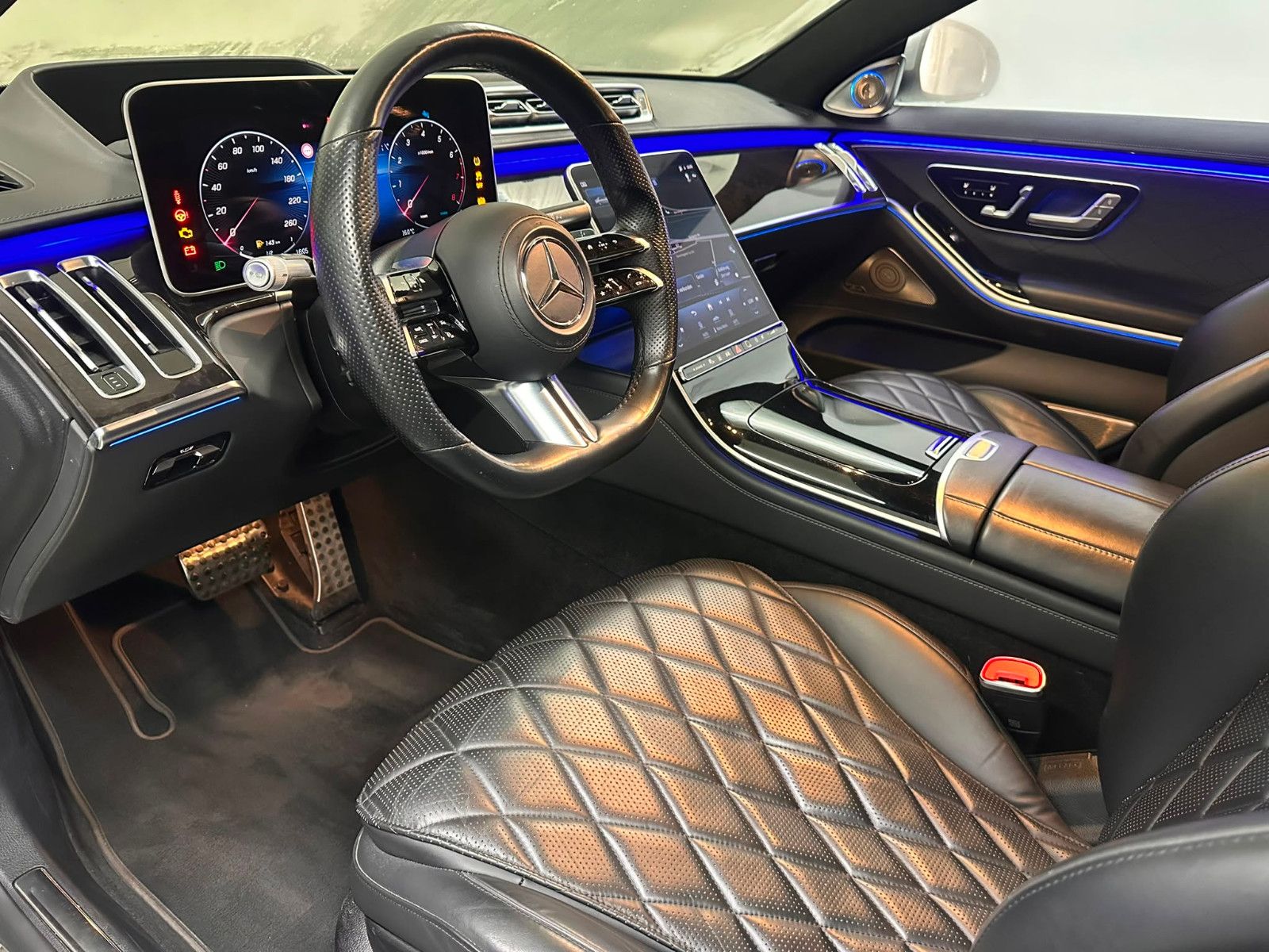 Fahrzeugabbildung Mercedes-Benz S 500 4MATIC L *AMG-LINE*PANORAMA*TV*STANDH*