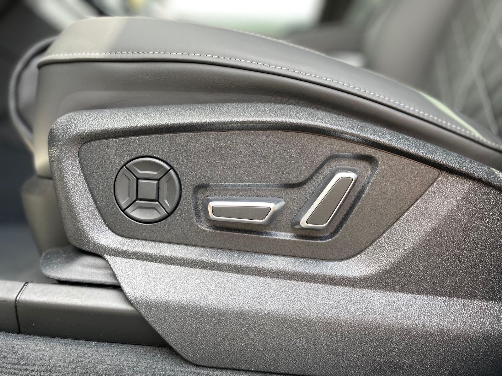 Fahrzeugabbildung Audi Q8 50 TDI Facelift |SLine|HUD|Softclose|23"|B&O|