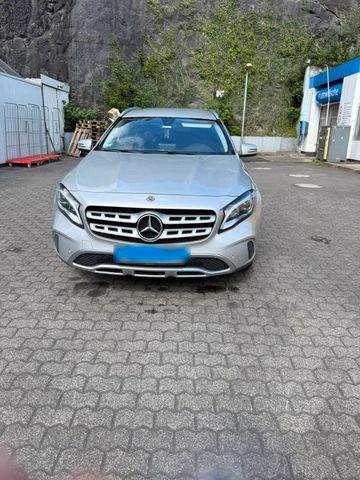 MERCEDES-BENZ Mercedes-Benz GLA 220d 4MATIC (Baureihe X1...