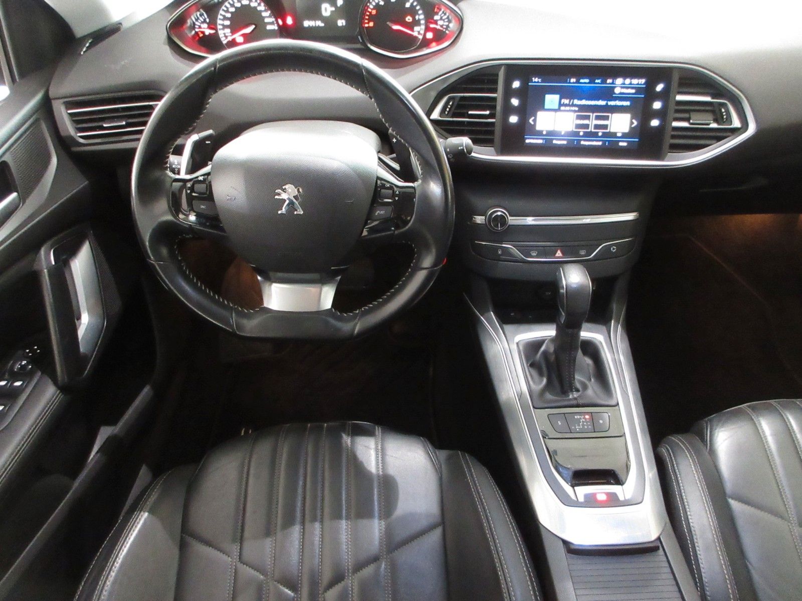 Fahrzeugabbildung Peugeot 308 SW Allure 1.5D LED/NAVI/LEDER/SHZ/PDC