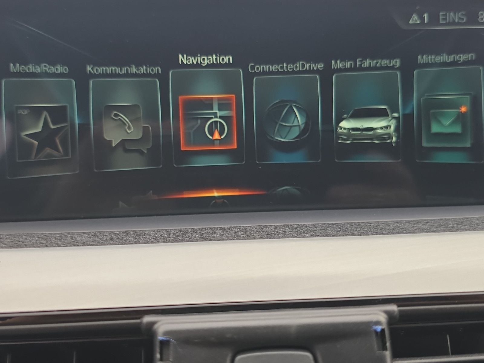 Fahrzeugabbildung BMW 330 e iPerformance M-Sportpaket +LED+ALCANTARA