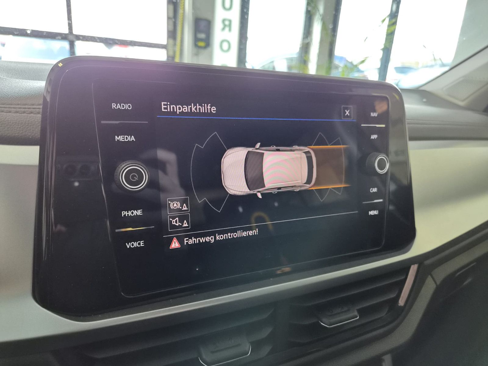 Fahrzeugabbildung Volkswagen T-Roc Life / NAVI / AHK / DIGITAL