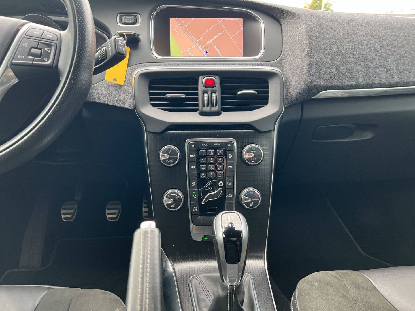 Fahrzeugabbildung Volvo V40 R-Design T2 2.0 Navi Leder LED Sperrdiff. Kl