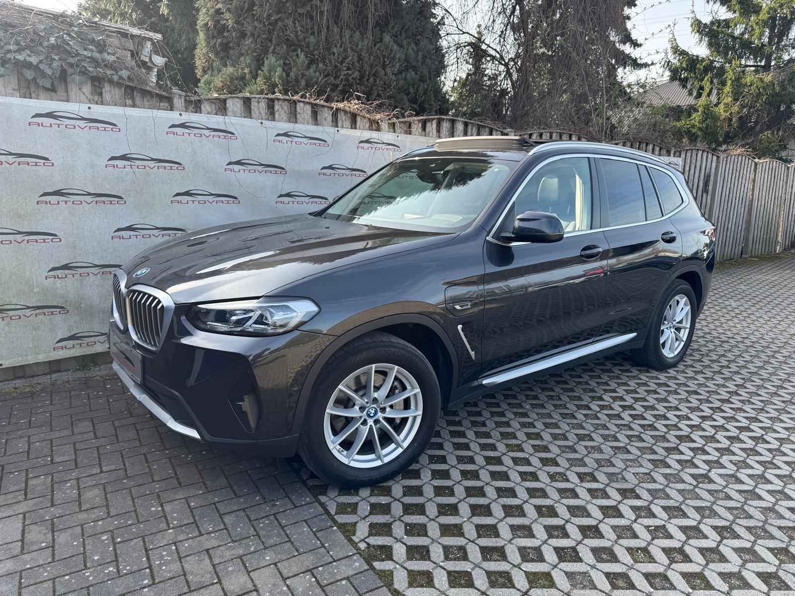 BMW X3 xDrive30e  M Lenkrad Panorama Kamera