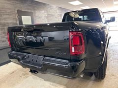 DODGE RAM 3500 Dually Crew Cab Limited 6.7TD HO