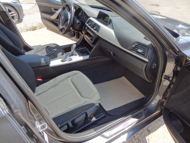 Fahrzeugabbildung BMW 318i/2.Hd/Pano/AHK/Navi/SitzH/Automatik/PDC/