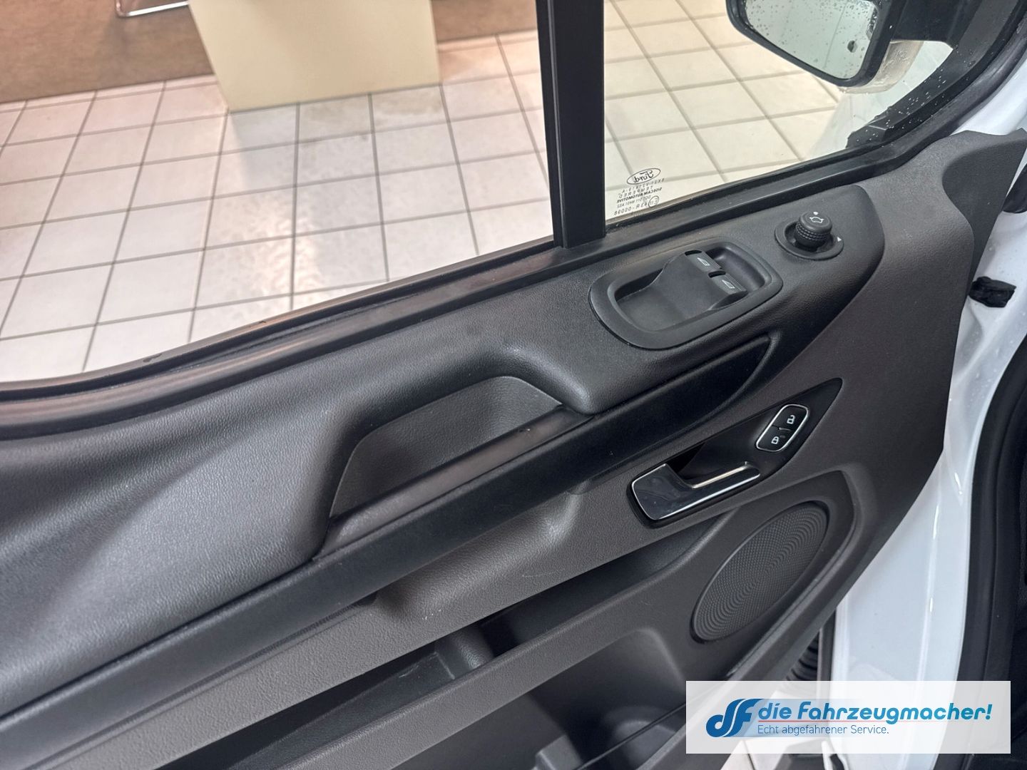 Fahrzeugabbildung Ford Transit Custom Kasten 280 L1 Trend DAB Notbremsa