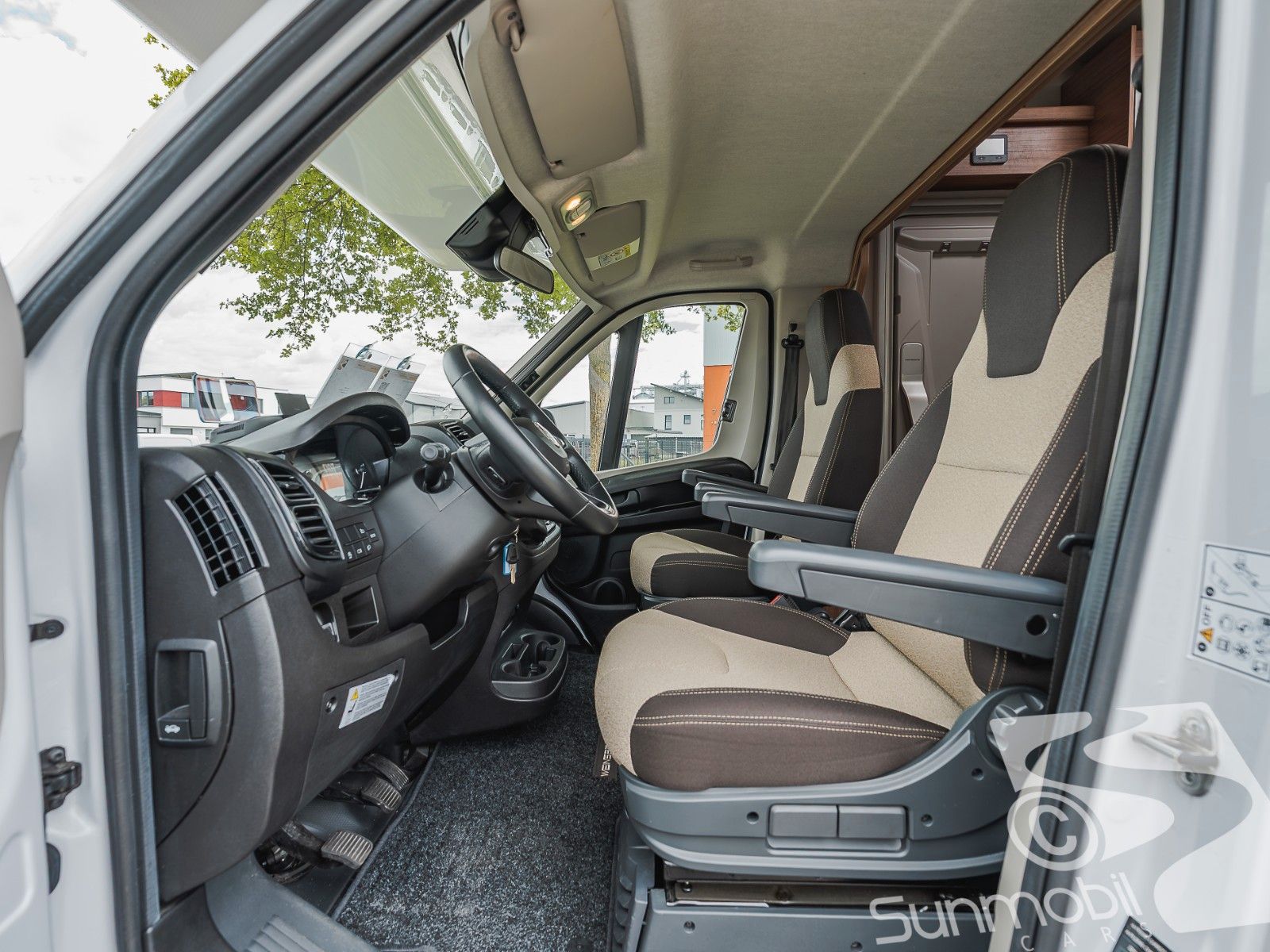 Fahrzeugabbildung Weinsberg CaraHome 650 DG Navi RFK Markise