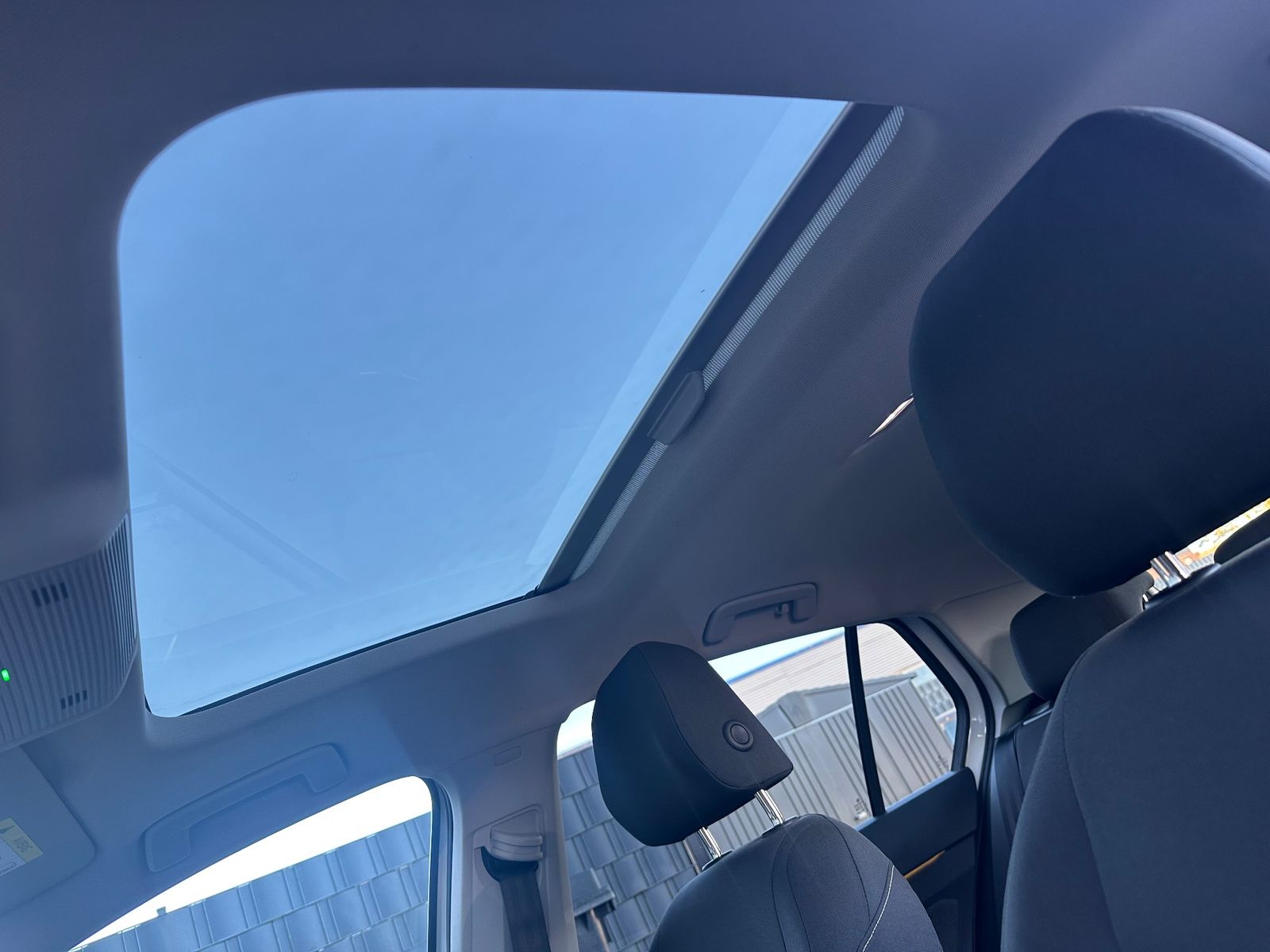 Fahrzeugabbildung Volkswagen Golf VIII 2.0 TDI DSG MOVE NAV+PANO+AHK+HUD+KAM