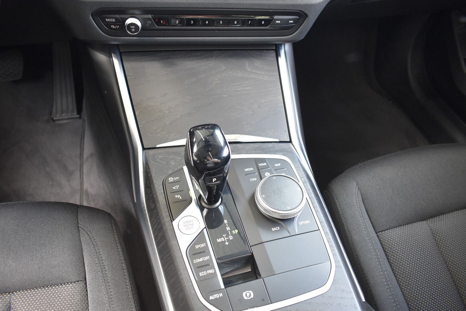 BMW 320d Touring Aut. Advantage Laser~Pano~LiveC~HUD foto 21