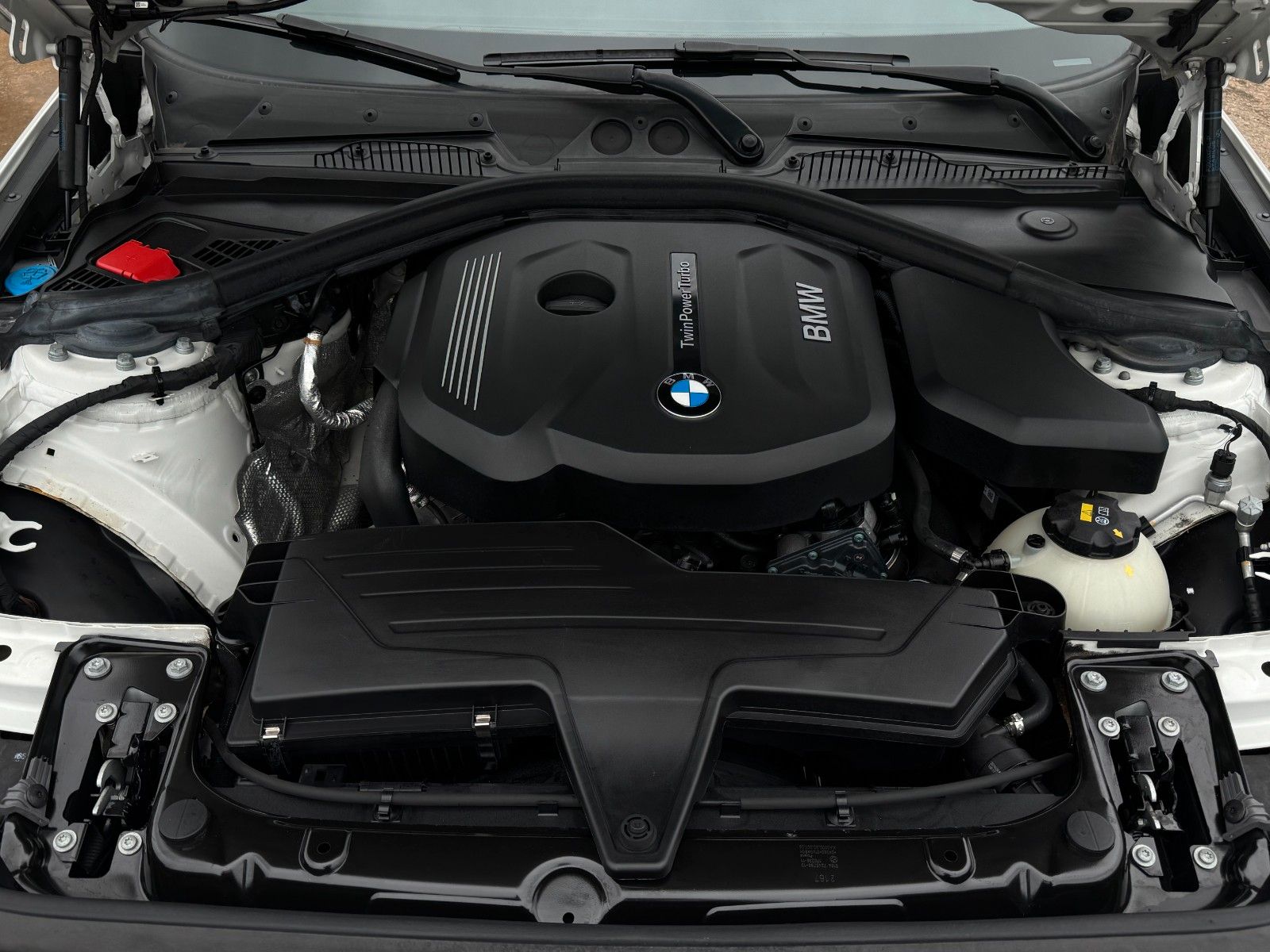 Fahrzeugabbildung BMW 118i Advantage Tempomat BLT PDC LED SHZ AHK