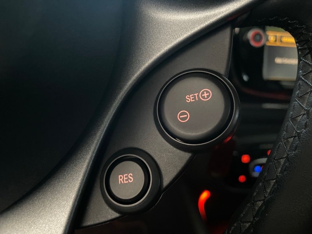 Fahrzeugabbildung Smart EQ ForTwo Exclusiv Pano LED Sound SHZ Navi KAM