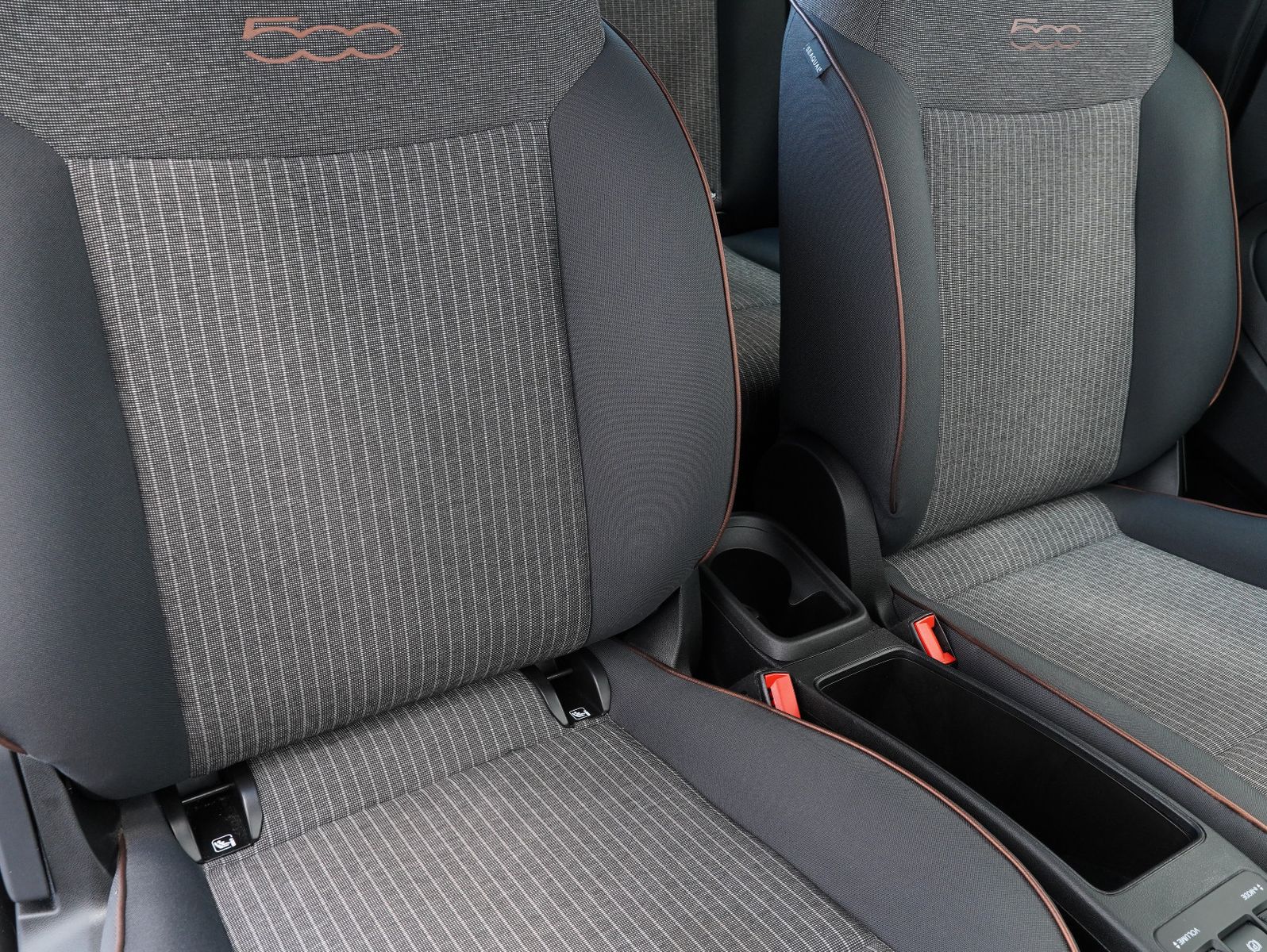 Fahrzeugabbildung Fiat 500e Icon DC-LADEN/NAVI/CARPLAY/DAB/SOH