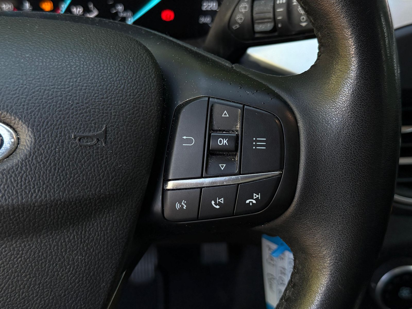 Fahrzeugabbildung Ford Focus 2.0 EB Cool & Connect LED+NAV+SHZ+KAM+CARP