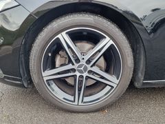 Fahrzeugabbildung Mercedes-Benz A 200d Style DCT Navi SiHz PDC RFK DAB MBUX