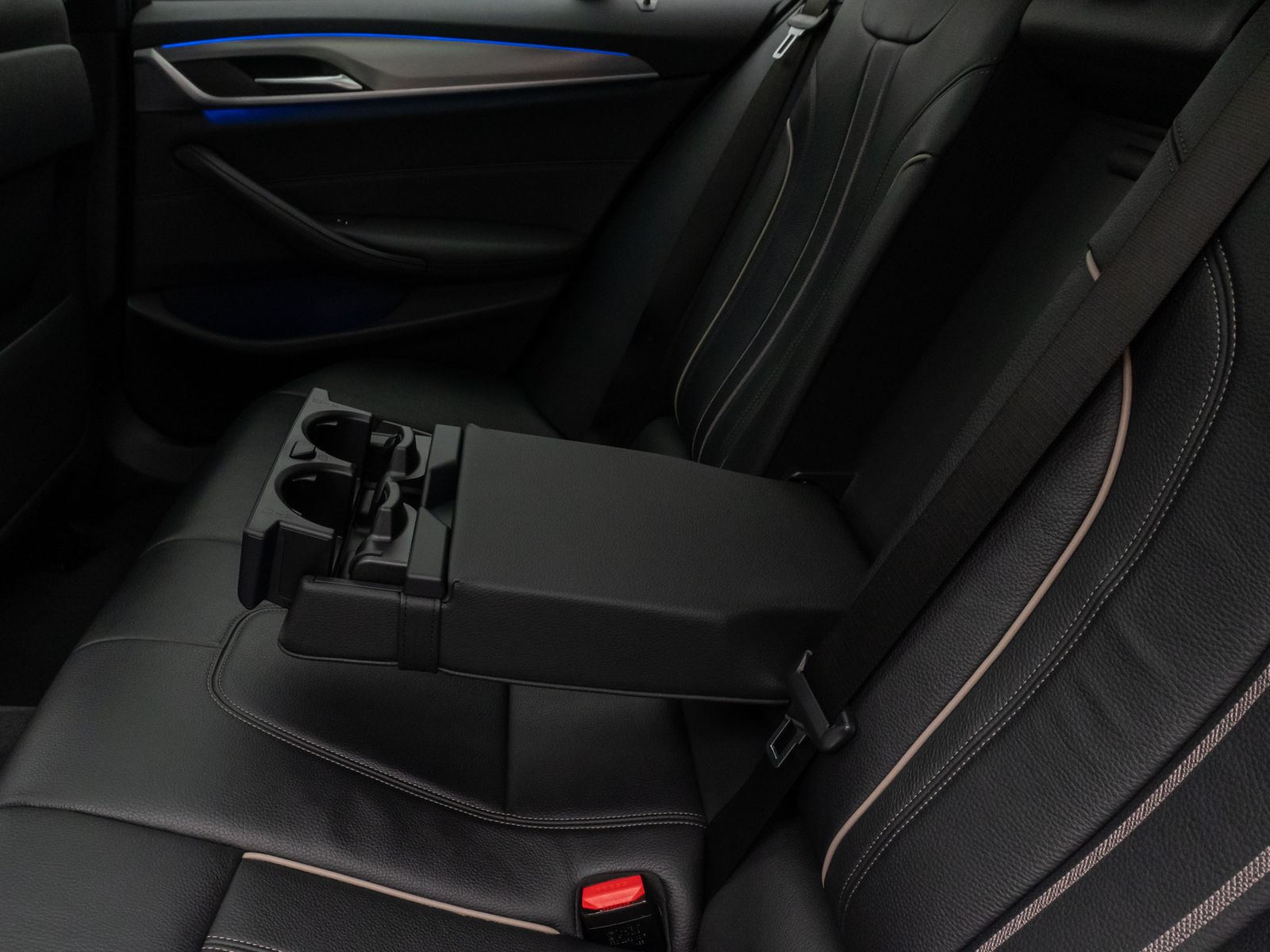 Fahrzeugabbildung BMW 520d Sport Line Kamera Panorama AHK HiFi Alarm