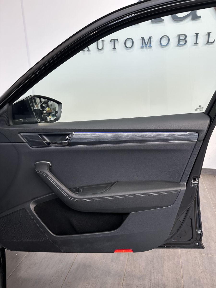 Fahrzeugabbildung SKODA Superb Combi 2.0 TSI DSG Style NAV+LED+ACC+AHK