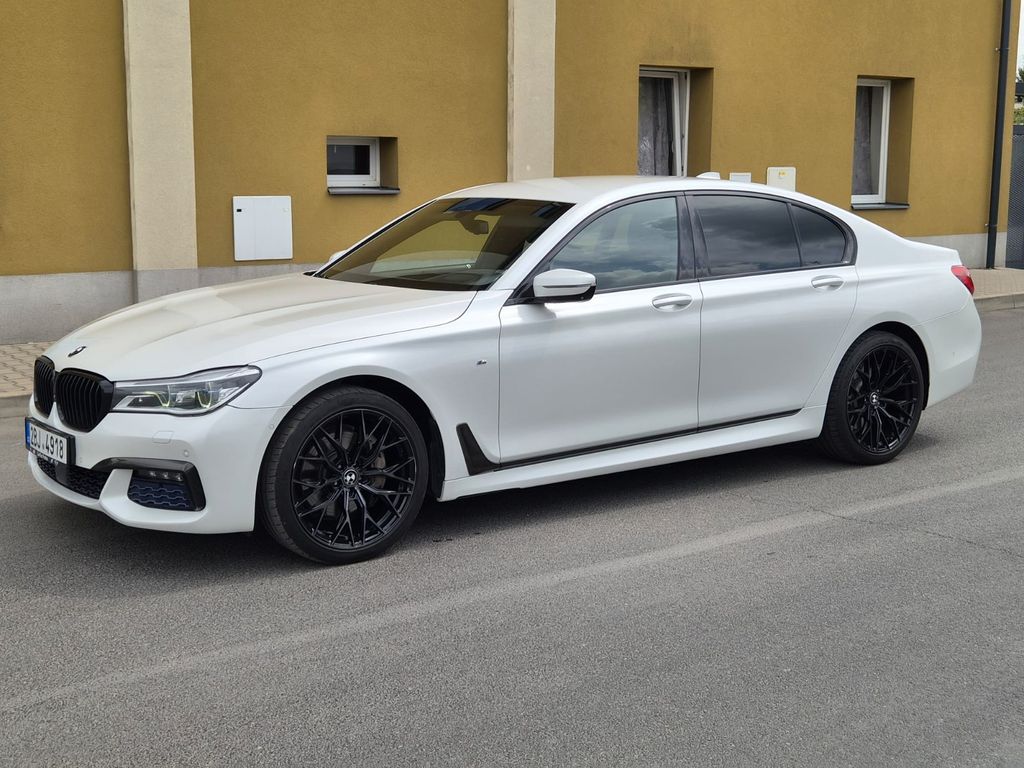 Image of BMW 730