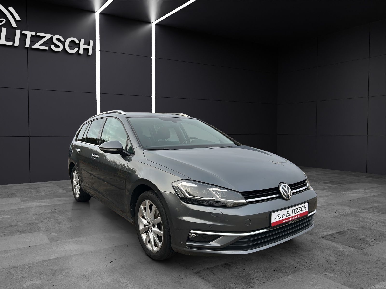 Fahrzeugabbildung Volkswagen Golf VII Variant Highline TSI DSG LED ACC SH Mas