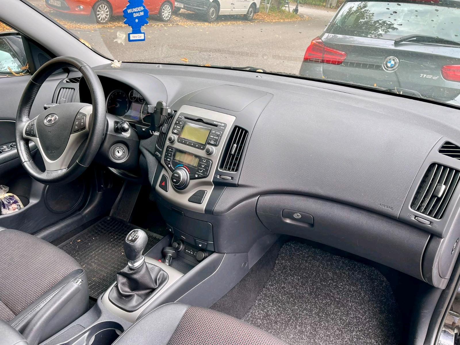 Hyundai i30 2012 — engine 80 HP (59kW)