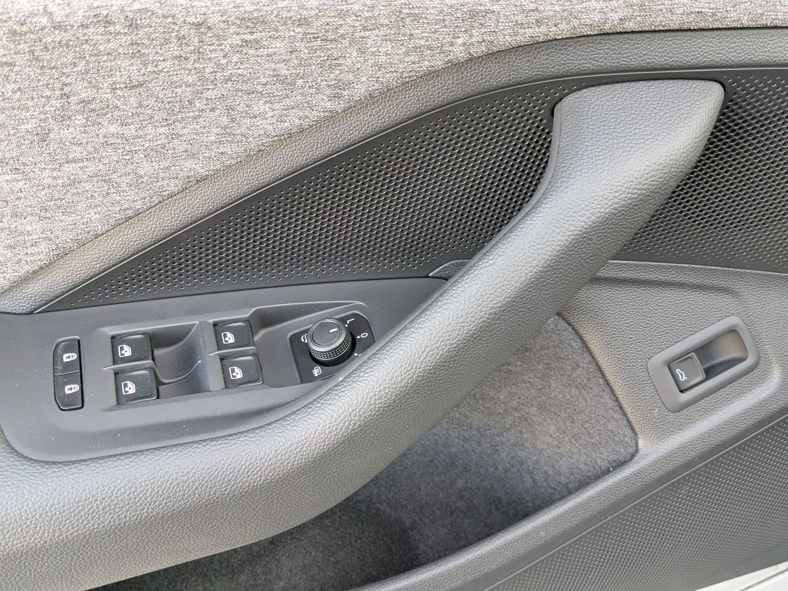 Fahrzeugabbildung SKODA Superb 2.0 TDI 4x4 Selection MATRIX*AHK*PANO*19"