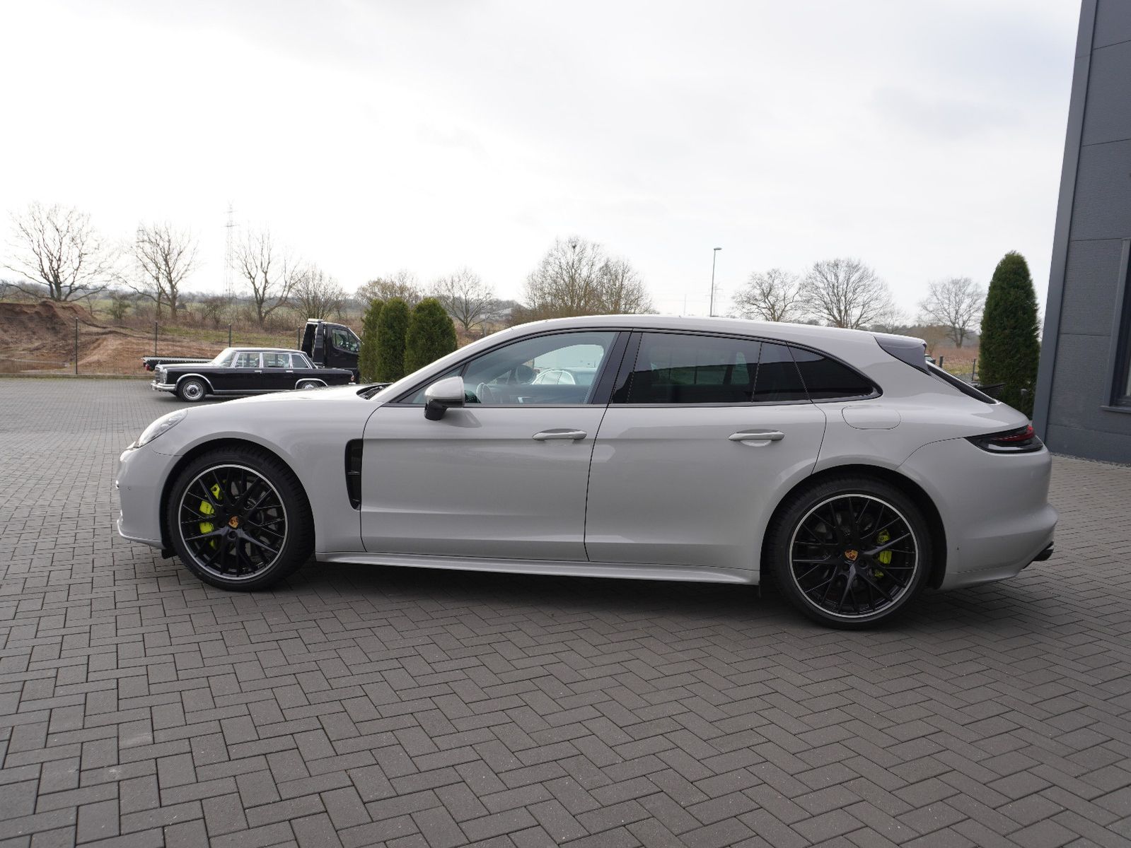 Fahrzeugabbildung Porsche Panamera Sport Turismo 4 E-Hybrid