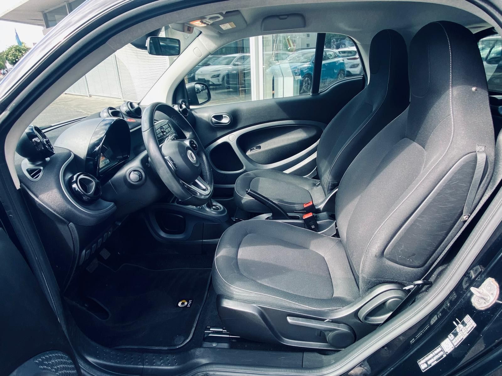 Fahrzeugabbildung Smart ForTwo electric drive 60KW GEPFLEGT+TEMP+MFL+LM
